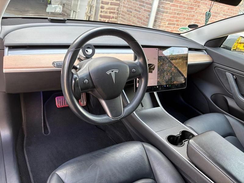 Second-hand Tesla Model 3 366 kW (498 CP) 2019 Roșu Berlinǎ