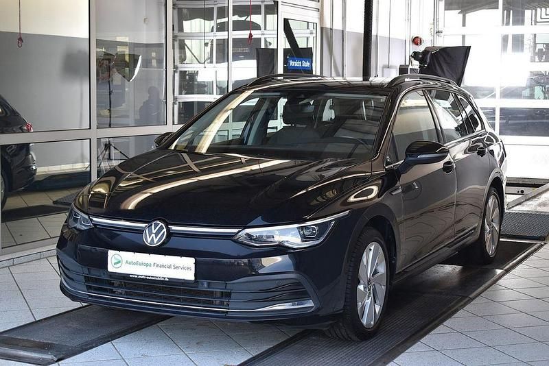 Schwarz Gebraucht 2022 VW Golf VIII Style Limousine | 17.775 € (Guter Preis) - Bild 1/4