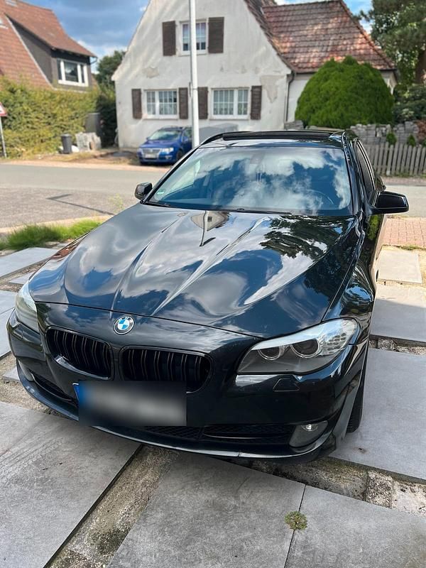 Schwarz Gebraucht 2012 BMW 525 Kombi | 7.495 € (Superpreis) - Bild 1/4