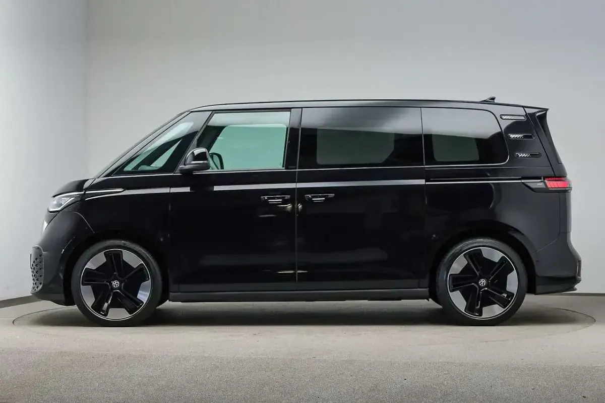 Gebraucht VW ID. Buzz Pro 150 kW (204 PS) 2024 Deep black perleffekt Van / Kleinbus