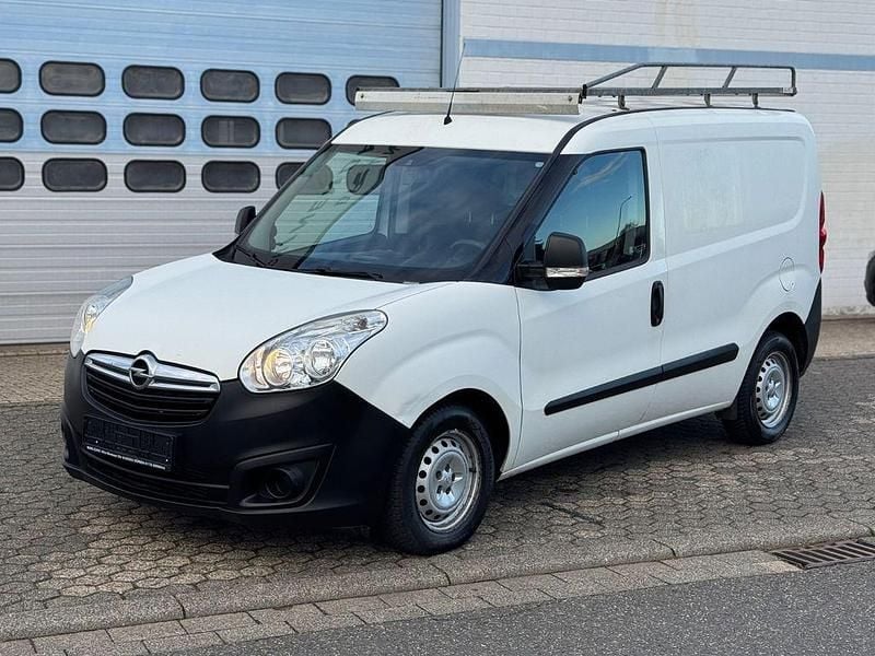 Weiß Gebraucht 2017 Opel Combo Van / Kleinbus | 4.950 € (Guter Preis) - Bild 1/4