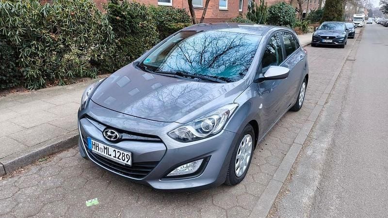 Silber Gebraucht 2013 Hyundai i30 Classic Limousine | 5.500 € (Guter Preis) - Bild 1/4