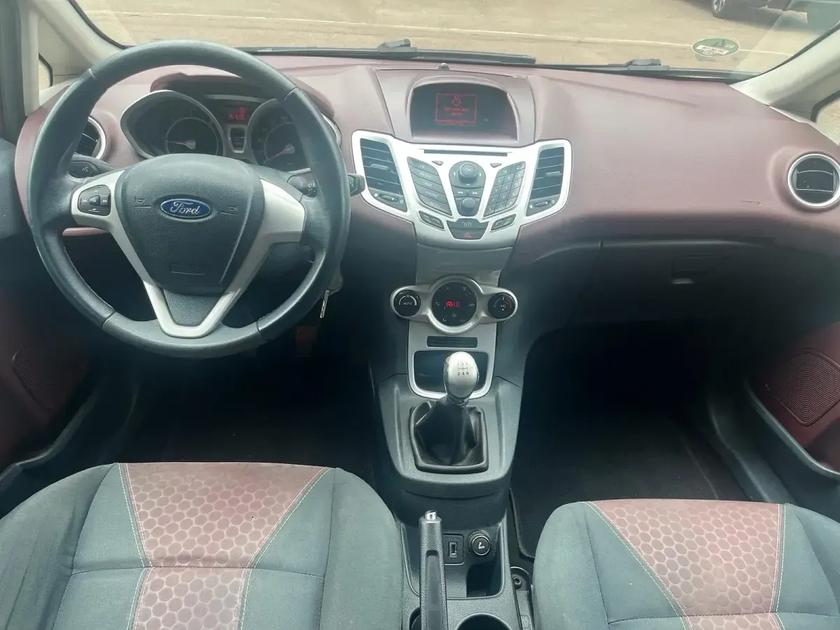 Gebraucht Ford Fiesta 70 PS (51 kW) 2009 Violet Kleinwagen