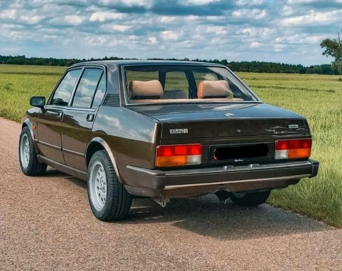 Gebraucht Alfa Romeo Alfetta Quadrifoglio 131 PS (96 kW) 1982 Braun Limousine