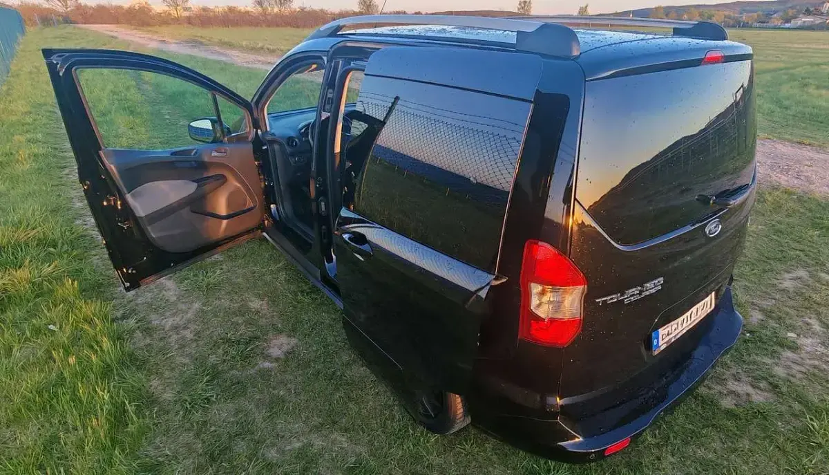 Occasion Ford Tourneo 101 ch (74 kW) 2018 Noir Break
