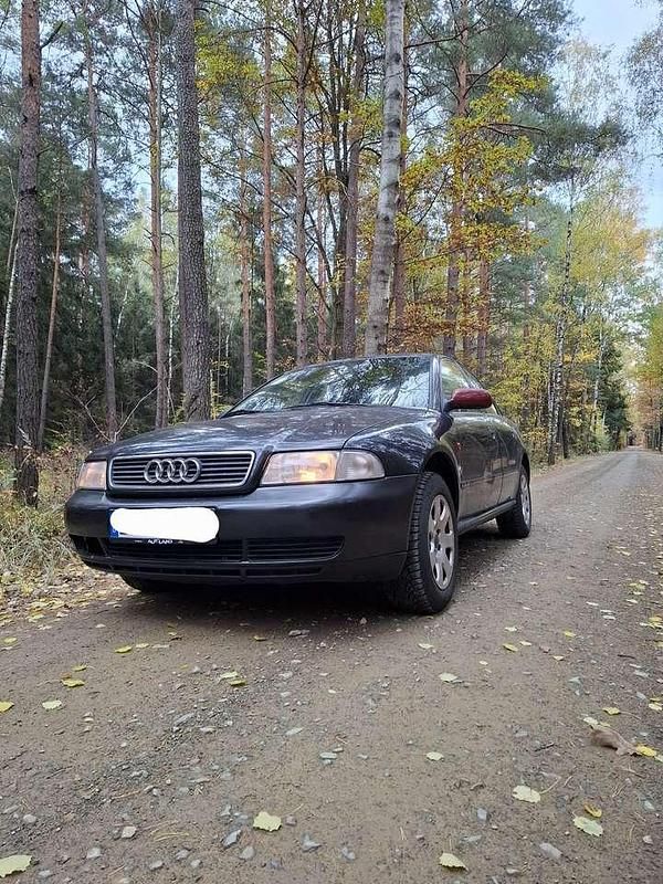 Schwarz Gebraucht 1995 Audi A4 Limousine | 2.500 € - Bild 1/4