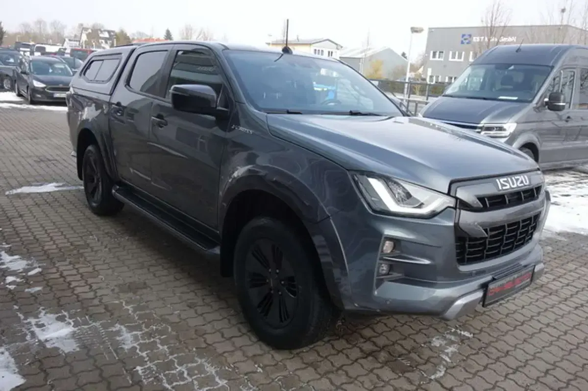 Używany Isuzu D-Max 163 KM (119 kW) 2023 Szary Pickup