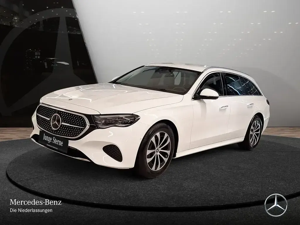 Gebraucht Mercedes E220 Avantgarde 197 PS (144 kW) 2025 Weiß Limousine