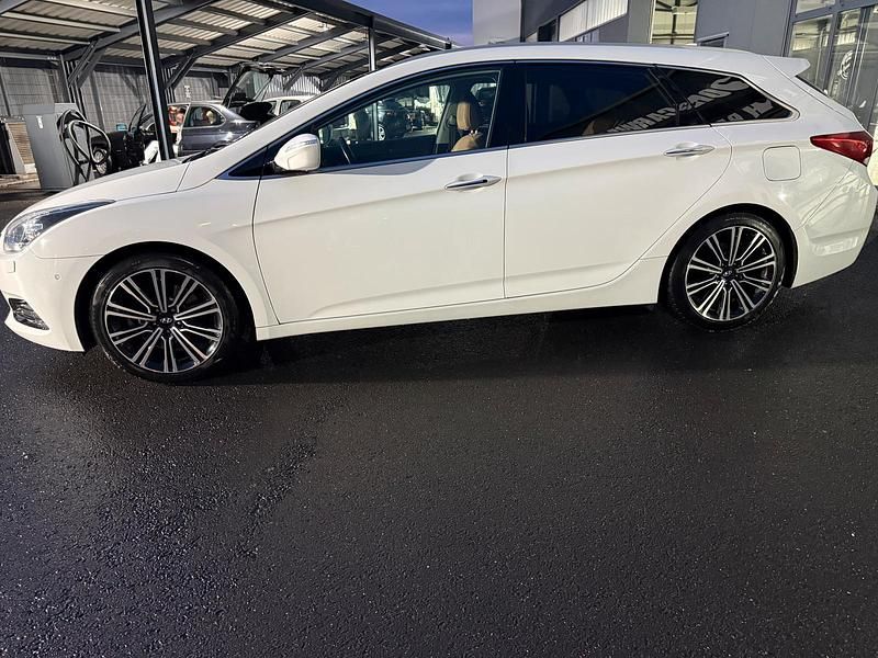 Gebraucht Hyundai i40 Premium 141 PS (103 kW) 2018 Weiß Kombi