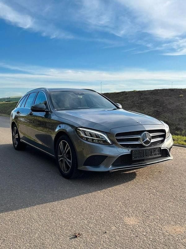 Grau Gebraucht 2020 Mercedes C220 Kombi | 24.900 € (Superpreis) - Bild 1/4