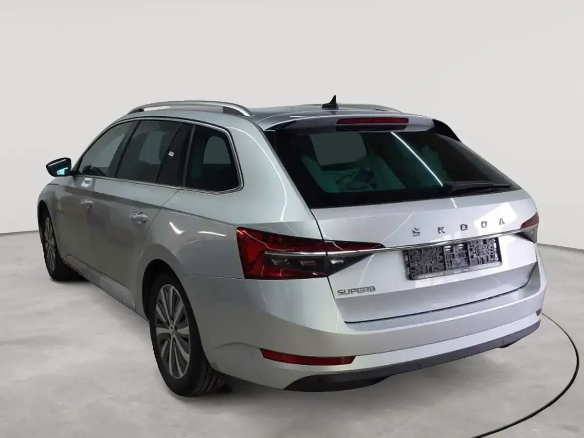 Gebraucht Skoda Superb Style 200 PS (147 kW) 2023 Brillantsilber metallic Kombi