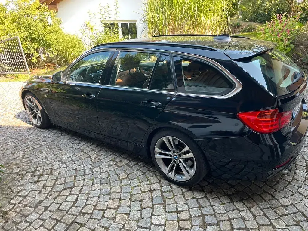 Gebraucht BMW 330 Luxury Line 258 PS (189 kW) 2013 Schwarz Kombi