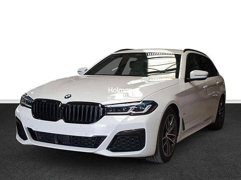 Weiß Gebraucht 2023 BMW 530 M Sport Kombi | 43.614 € (Fairer Preis) - Bild 1/4