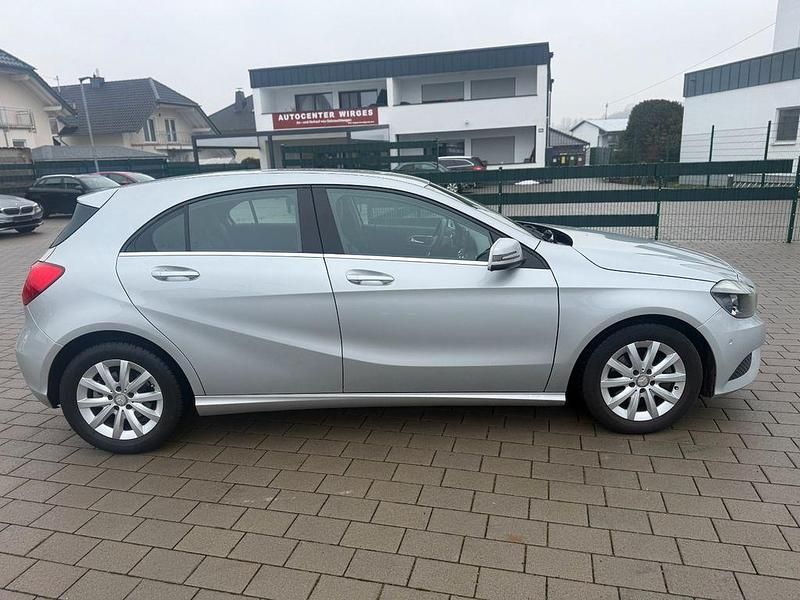 Gebraucht Mercedes A180 122 PS (89 kW) 2013 Silber Limousine