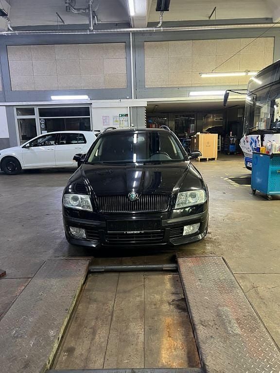 Schwarz Gebraucht 2007 Skoda Octavia LAURIN & KLEMENT Kombi | 2.800 € (Guter Preis) - Bild 1/4