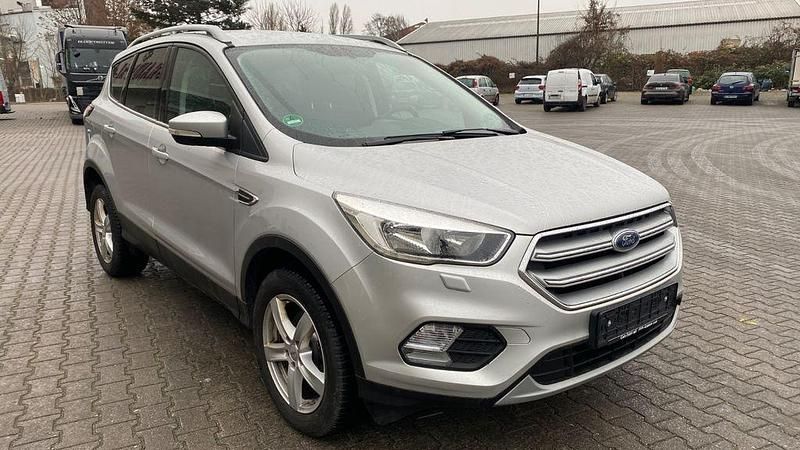 Gebraucht Ford Kuga Trend 150 PS (110 kW) 2018 Silber SUV