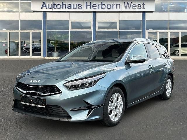 Grau Gebraucht 2024 Kia Ceed Sportswagon Gold Kombi | 22.950 € (Superpreis) - Bild 1/4