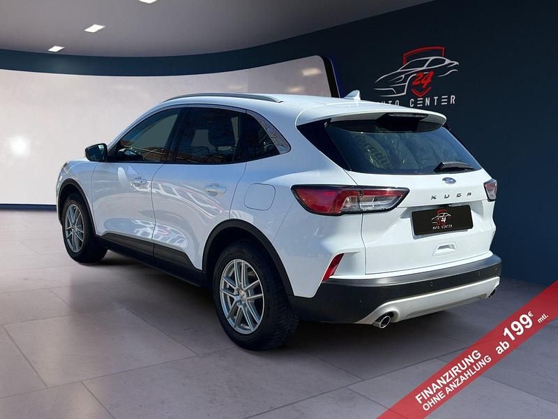 Gebraucht Ford Kuga Titanium 120 PS (88 kW) 2022 Weiß SUV
