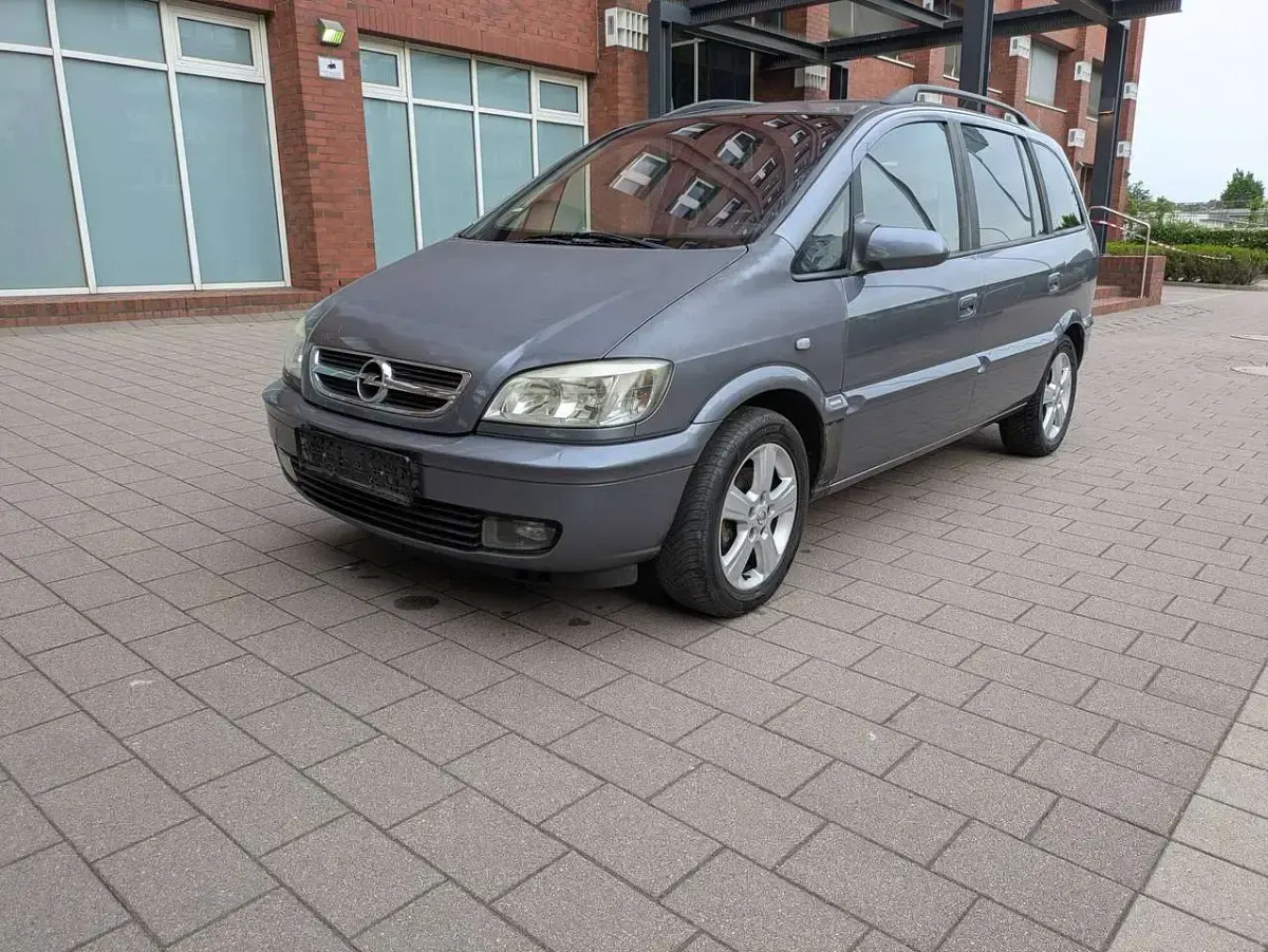 Gebraucht Opel Zafira Basis 97 PS (71 kW) 2005 Silver metallic Van / Kleinbus