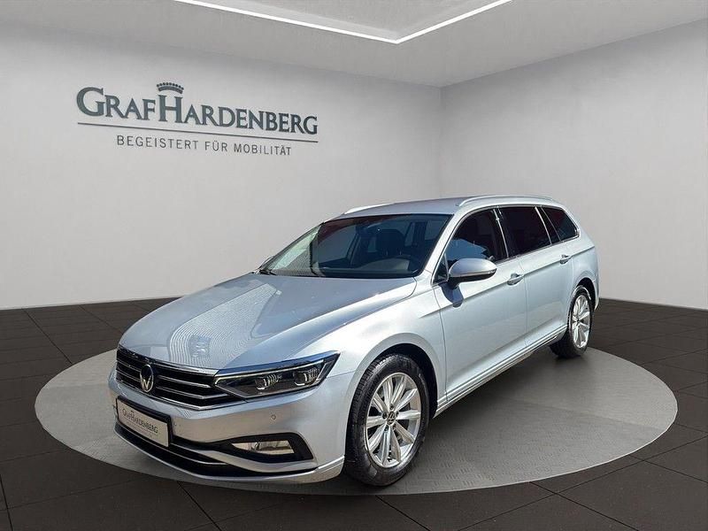 Silber Gebraucht 2022 VW Passat Business Kombi | 25.777 € (Fairer Preis) - Bild 1/4