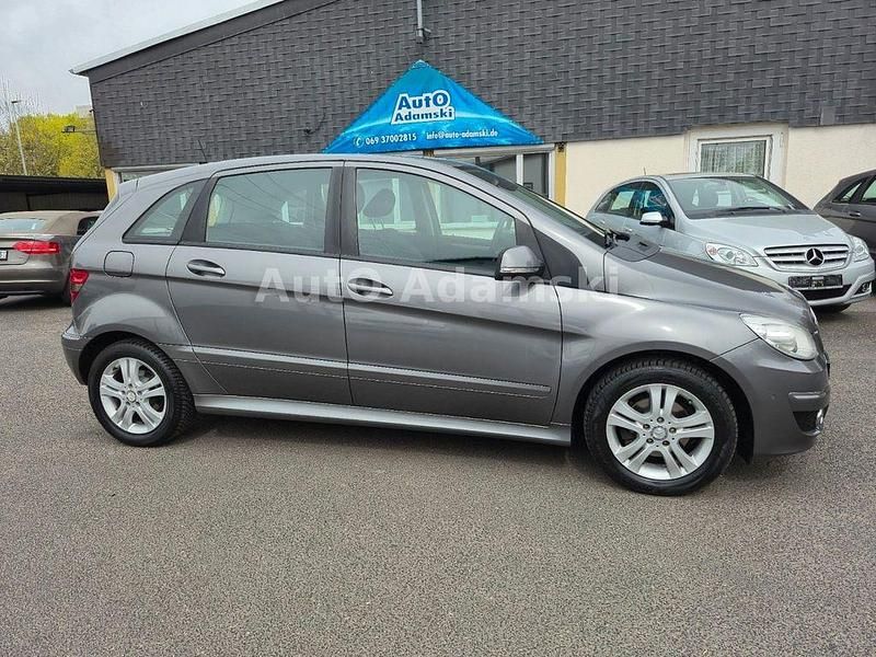 Gebraucht Mercedes B180 116 PS (85 kW) 2009 Grau Van / Kleinbus