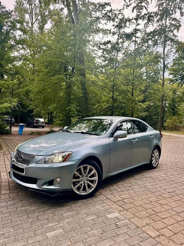 Andere farben Gebraucht 2008 Lexus IS220d Luxury Line Limousine | 6.700 € - Bild 1/4