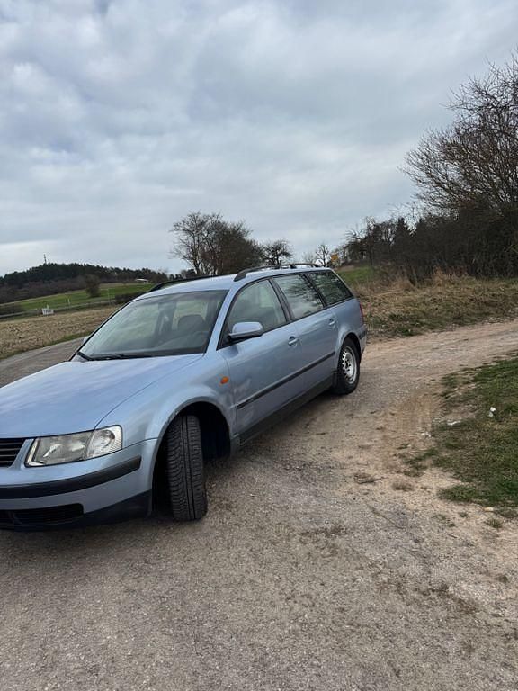 Gebraucht VW Passat Basis 101 PS (74 kW) 1997 Blau Kombi