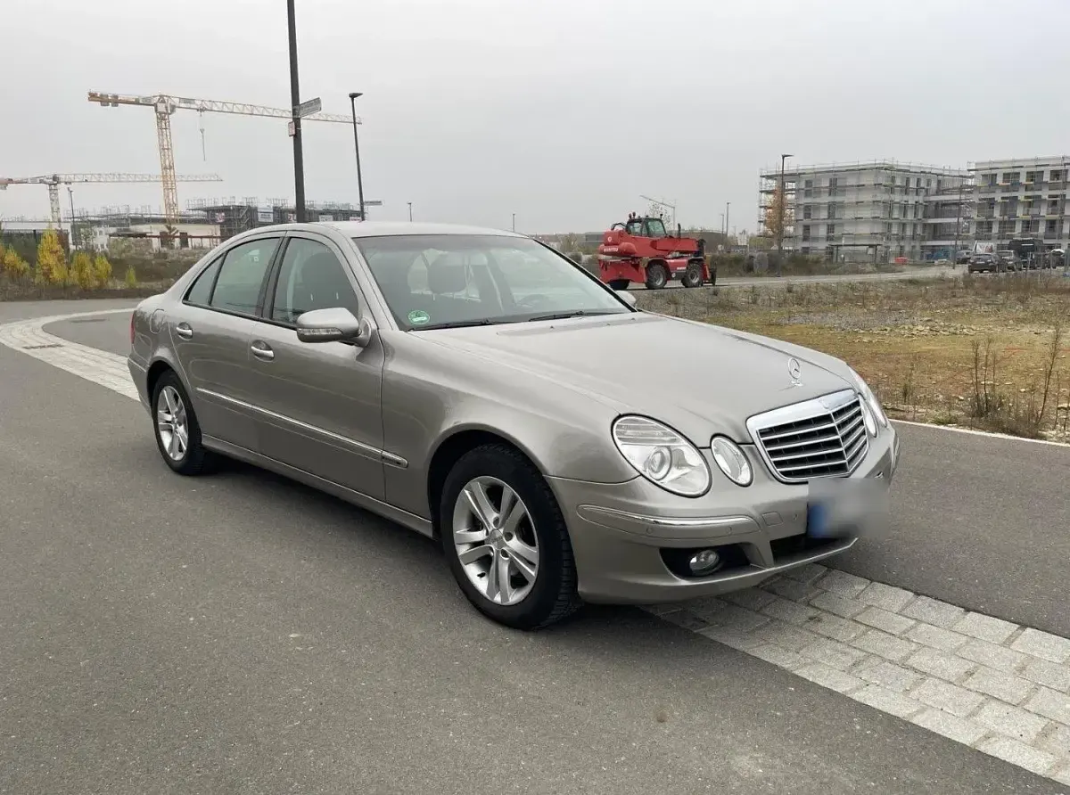 Gebraucht Mercedes E280 190 PS (139 kW) 2008 Grau Limousine