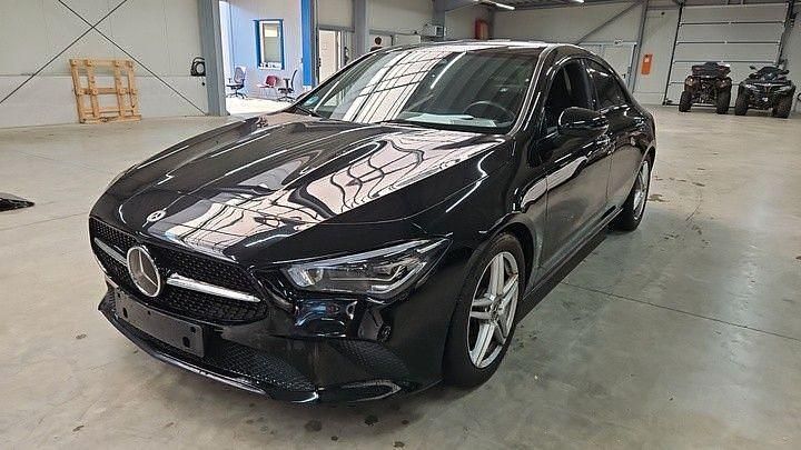 Nachtschwarz Gebraucht 2021 Mercedes CLA250 Limousine | 29.390 € (Guter Preis) - Bild 1/4