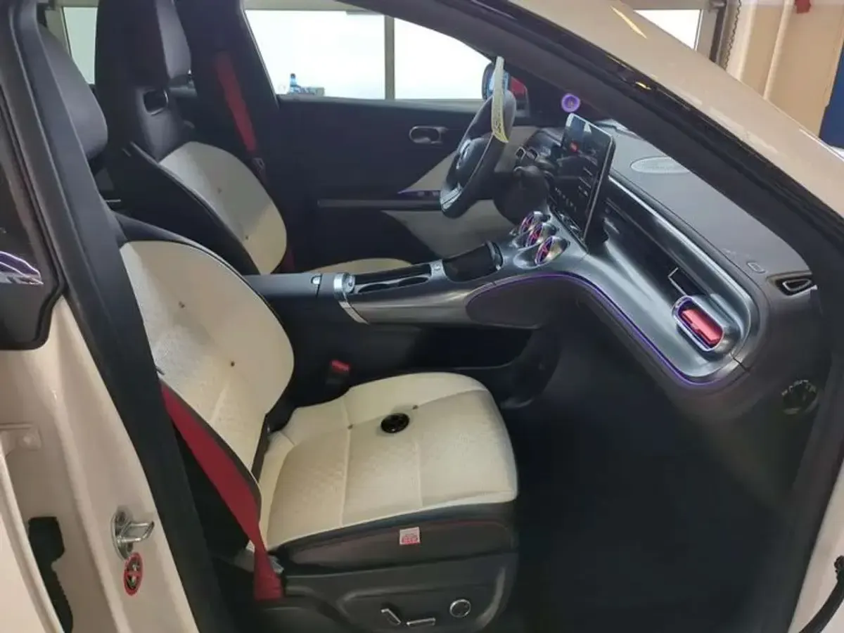 Gebraucht Smart #3 200 kW (272 PS) 2024 Digital white metallic SUV