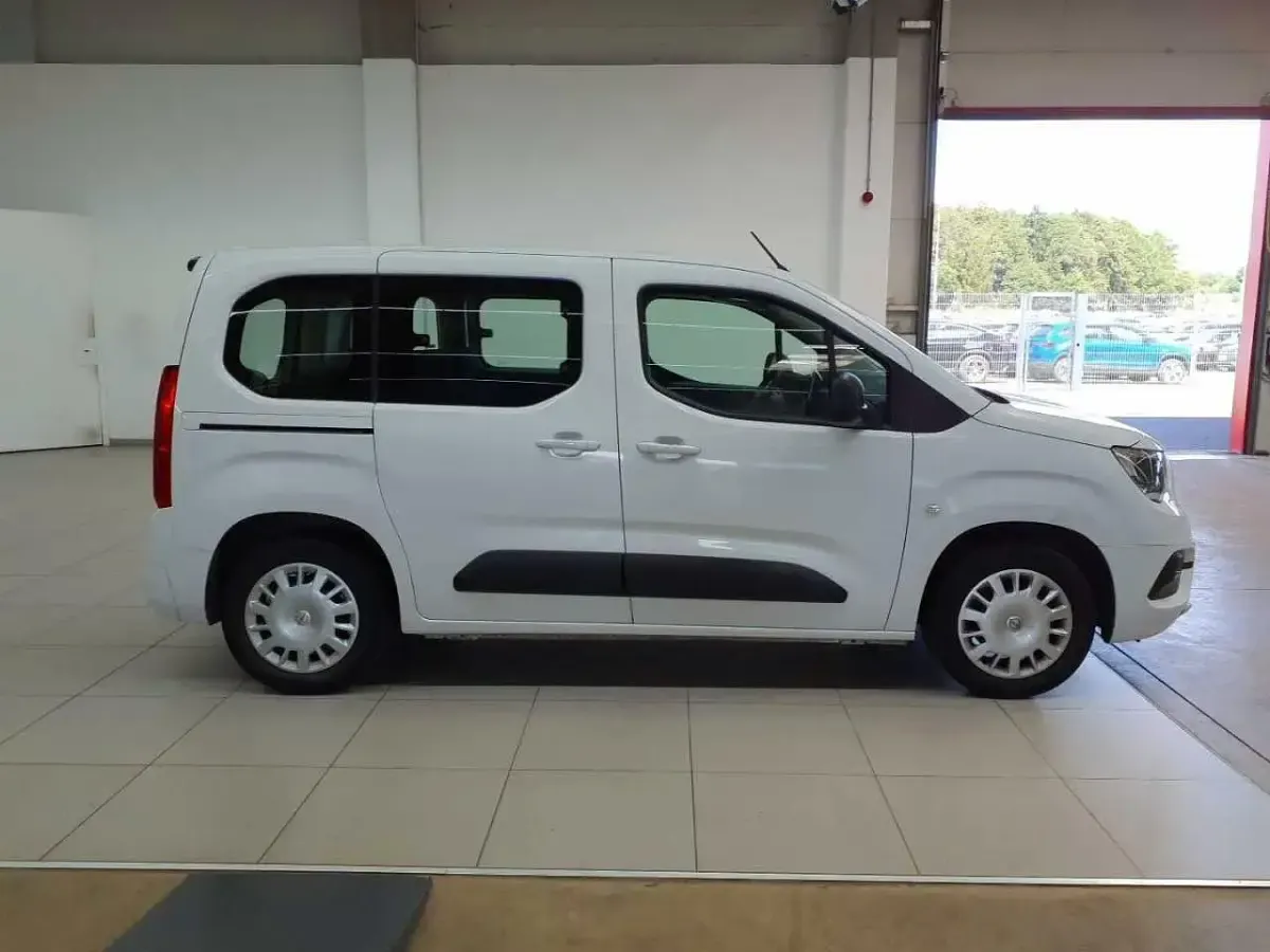 Gebraucht Opel Combo Life Edition 102 PS (75 kW) 2023 Weiß Kombi