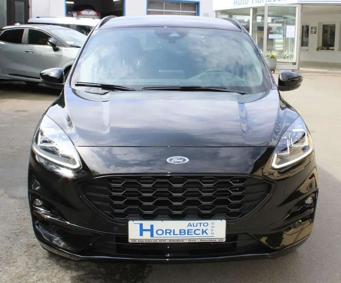 Gebraucht Ford Kuga ST-Line 152 PS (111 kW) 2022 Obsidianschwarz SUV