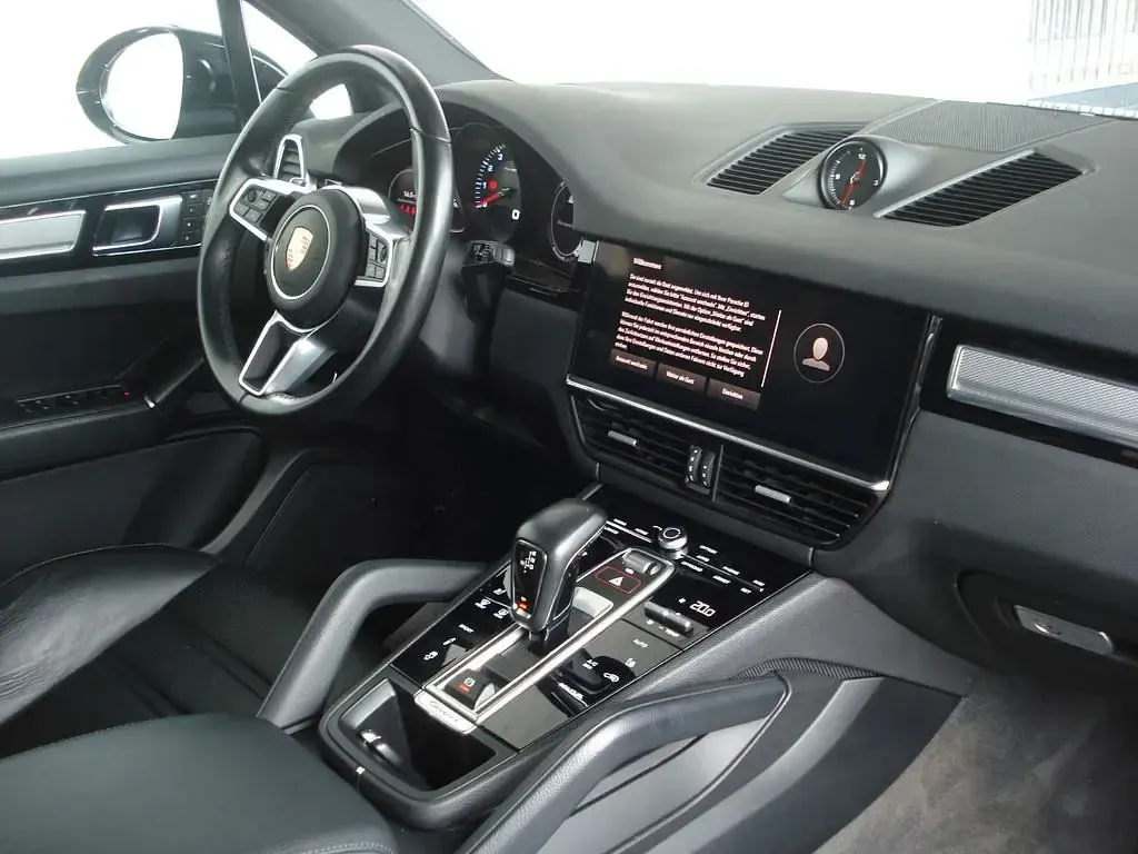 Second-hand Porsche Cayenne Platinum Edition 340 CP (250 kW) 2022 Negru SUV