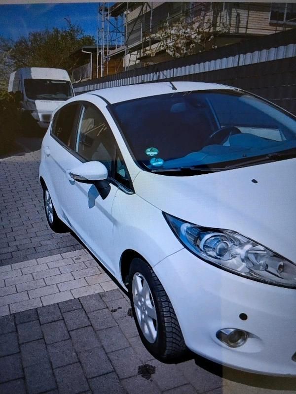 Gebraucht Ford Fiesta 88 PS (64 kW) 2009 Weiß Kleinwagen