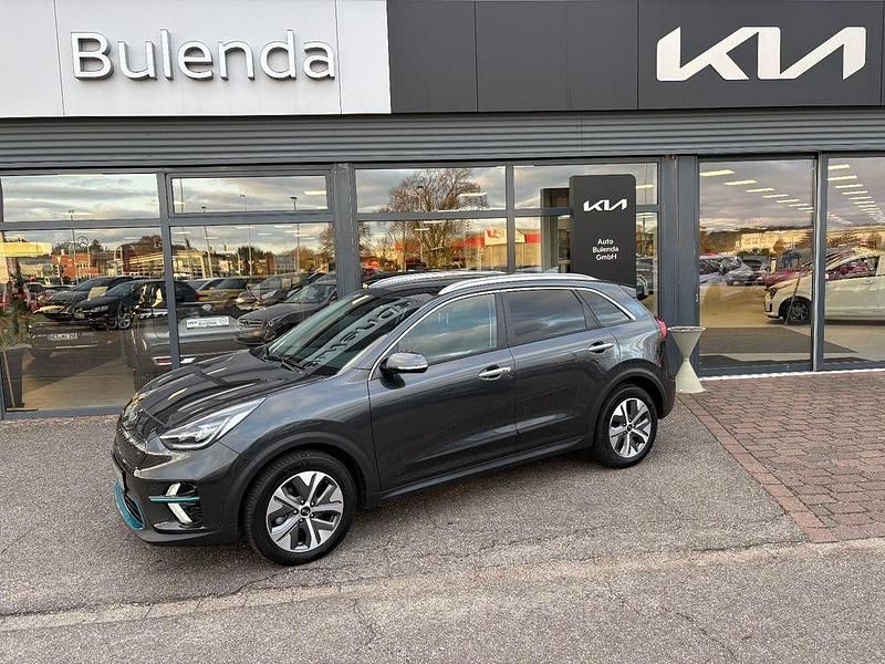 Interstellar grau met. Gebraucht 2021 Kia e-Niro Vision SUV | 24.970 € (Fairer Preis) - Bild 1/4