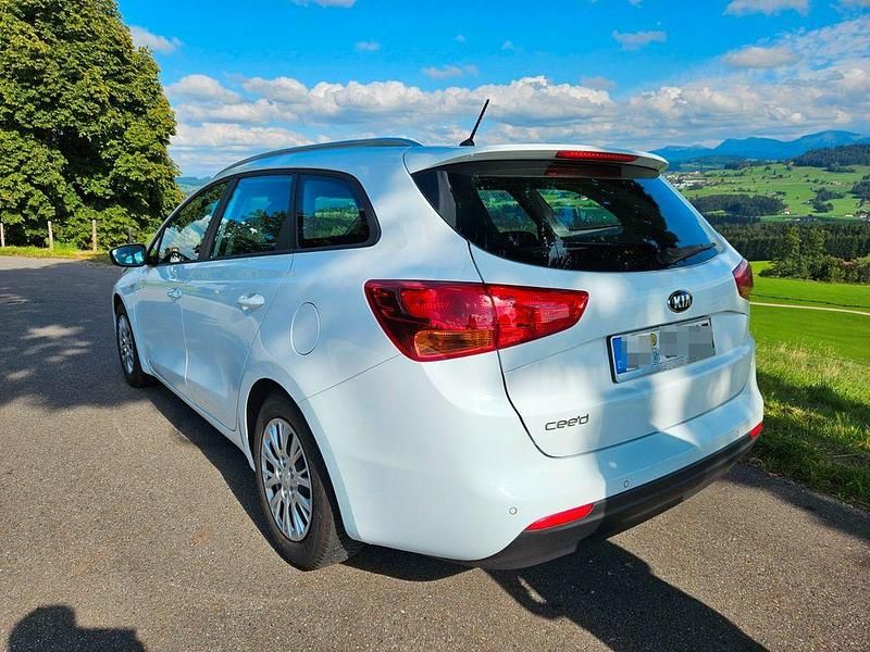 Gebraucht Kia Ceed Sportswagon 135 PS (99 kW) 2018 Weiß Kombi