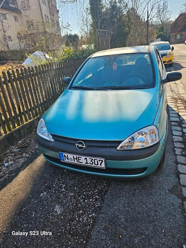 Grün Gebraucht 2002 Opel Corsa Kleinwagen | 1.200 € - Bild 1/4