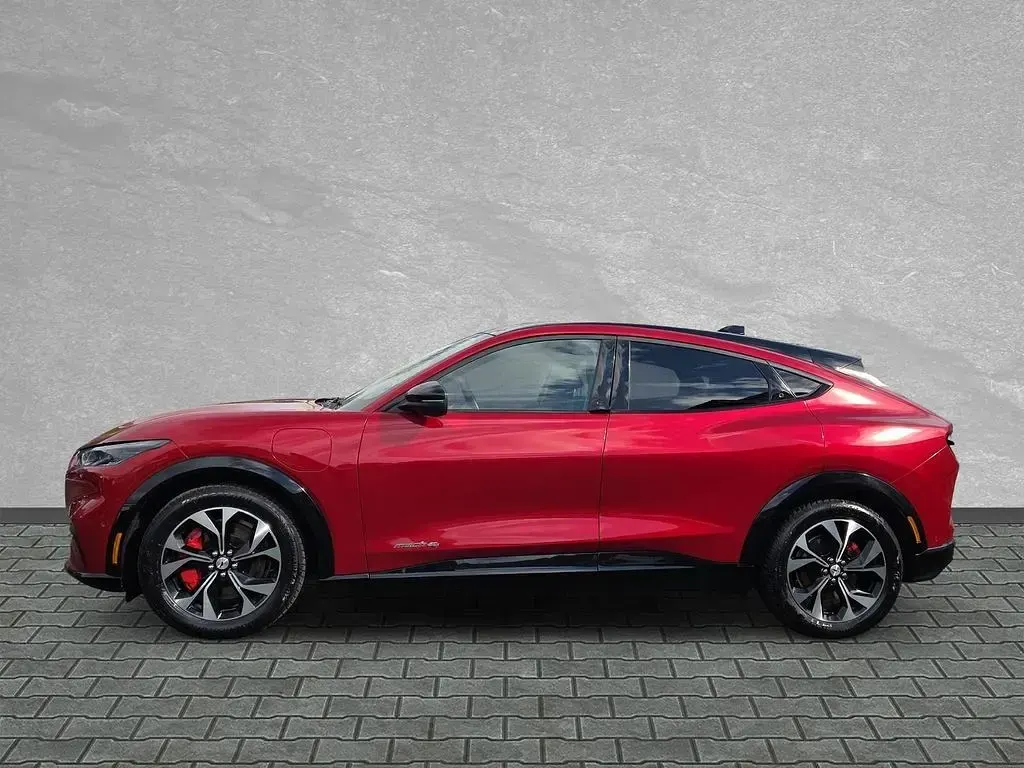 Gebraucht Ford Mustang Mach-E 197 kW (269 PS) 2022 Lucidrot met SUV