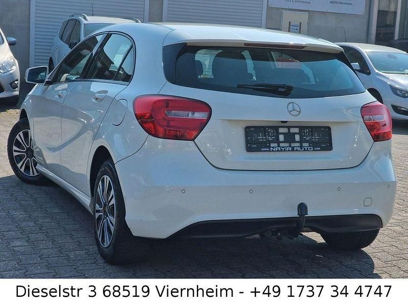 Gebraucht Mercedes A180 109 PS (80 kW) 2013 Weiß Limousine