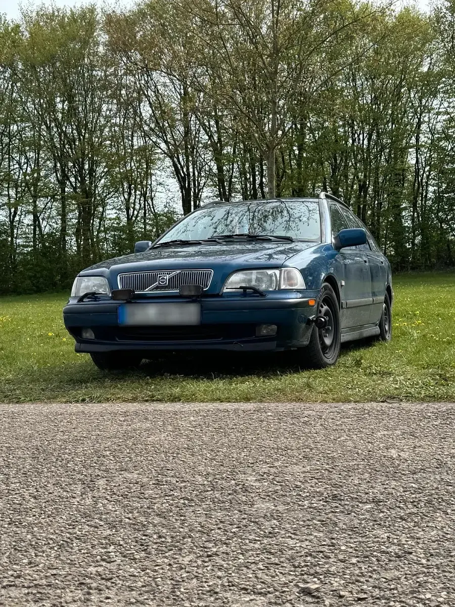 Gebraucht Volvo V40 125 PS (91 kW) 2001 Blau Kombi
