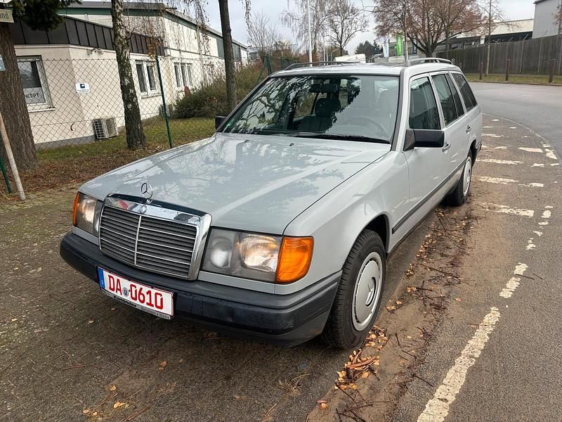 Grau Gebraucht 1988 Mercedes E230 Kombi | 4.500 € - Bild 1/4
