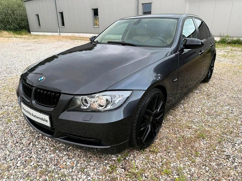 Grau Gebraucht 2005 BMW 325 Sport Line Limousine | 7.950 € - Bild 1/4