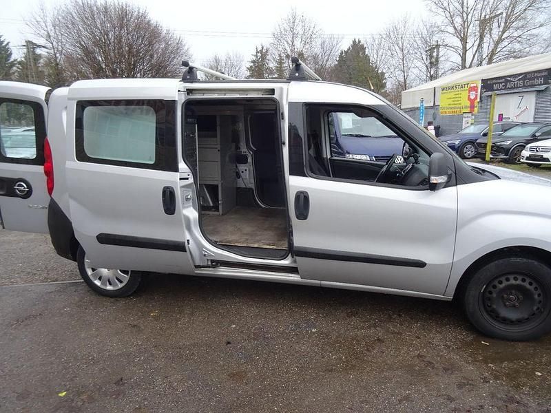 Gebraucht Opel Combo 95 PS (69 kW) 2015 Silber Van / Kleinbus