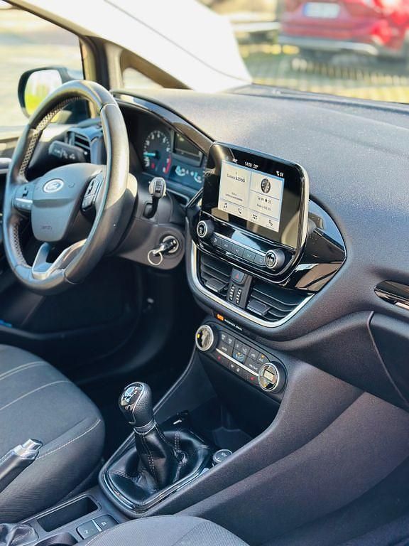 Gebraucht Ford Fiesta Cool & Connect 86 PS (63 kW) 2018 Grau Kleinwagen
