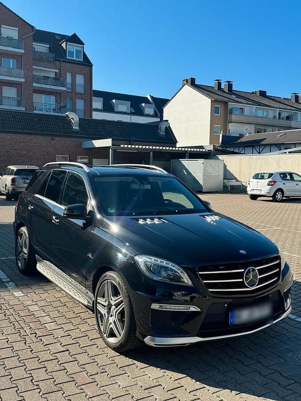 Schwarz Gebraucht 2014 Mercedes ML63 AMG AMG SUV | 28.999 € (Teuer) - Bild 1/4