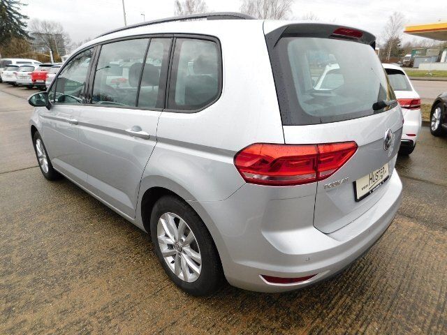Gebraucht VW Touran Comfortline 110 PS (80 kW) 2015 Silber metallic Van / Kleinbus