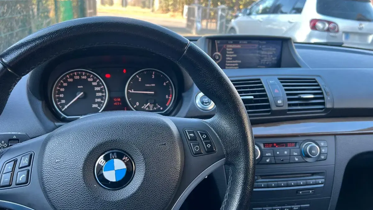 Gebraucht BMW 120 Cabriolet 177 PS (130 kW) 2011 Schwarz Cabrio