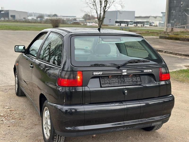 Gebraucht Seat Ibiza Basis 60 PS (44 kW) 1998 Schwarz Kleinwagen