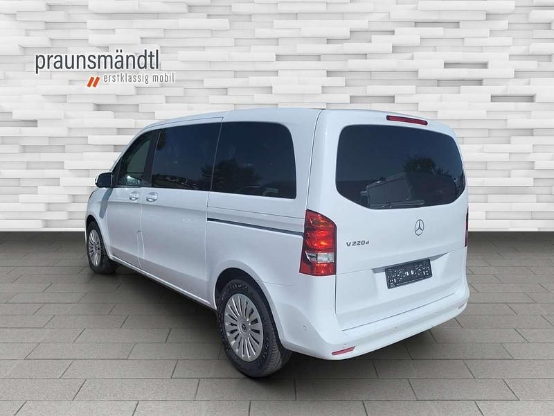 Gebraucht Mercedes V220 163 PS (119 kW) 2025 Weiß Van / Kleinbus