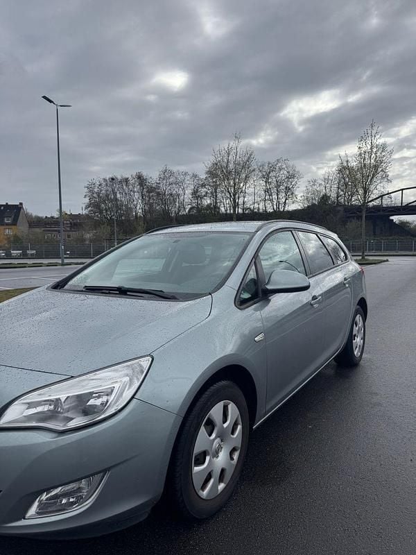 Gebraucht Opel Astra 101 PS (74 kW) 2011 Grau Kombi